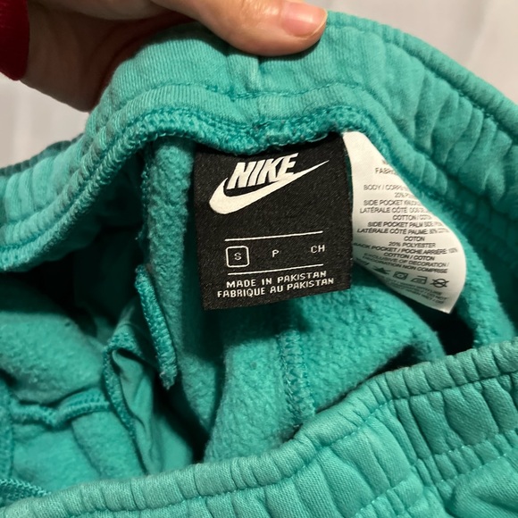 Nike shorts - Picture 4 of 5